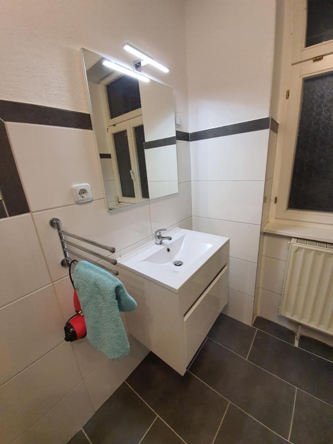 Zentrale 2 Zimmer Eg Wohnung Mit Balkon Leipzig Bagian luar foto