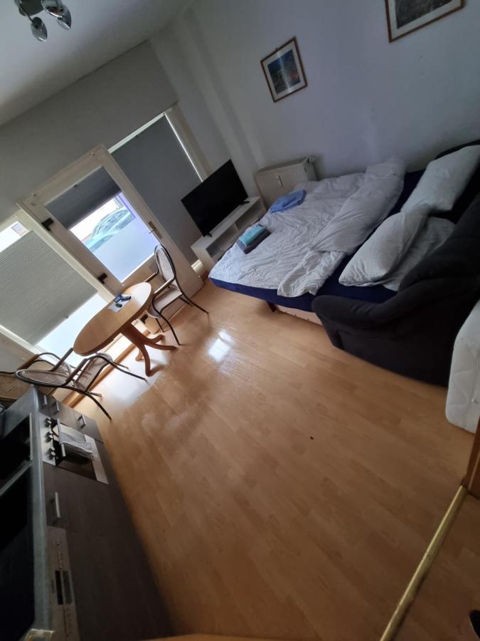 Zentrale 2 Zimmer Eg Wohnung Mit Balkon Leipzig Bagian luar foto